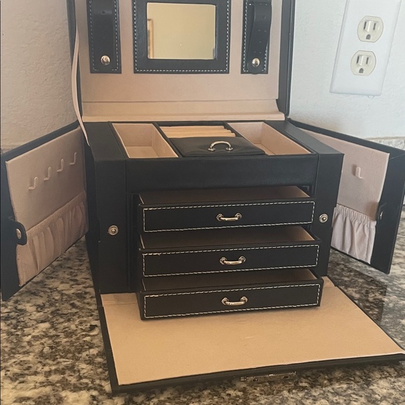 Travel Jewelry Organizer Box - Picture 4 of 12